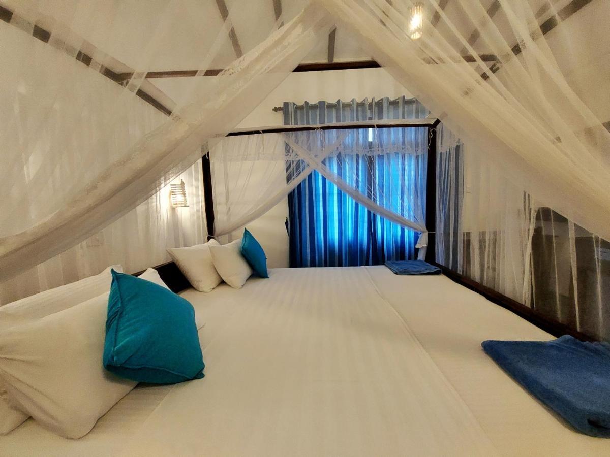 Sweden Inn Guesthouse Хиккадува Экстерьер фото