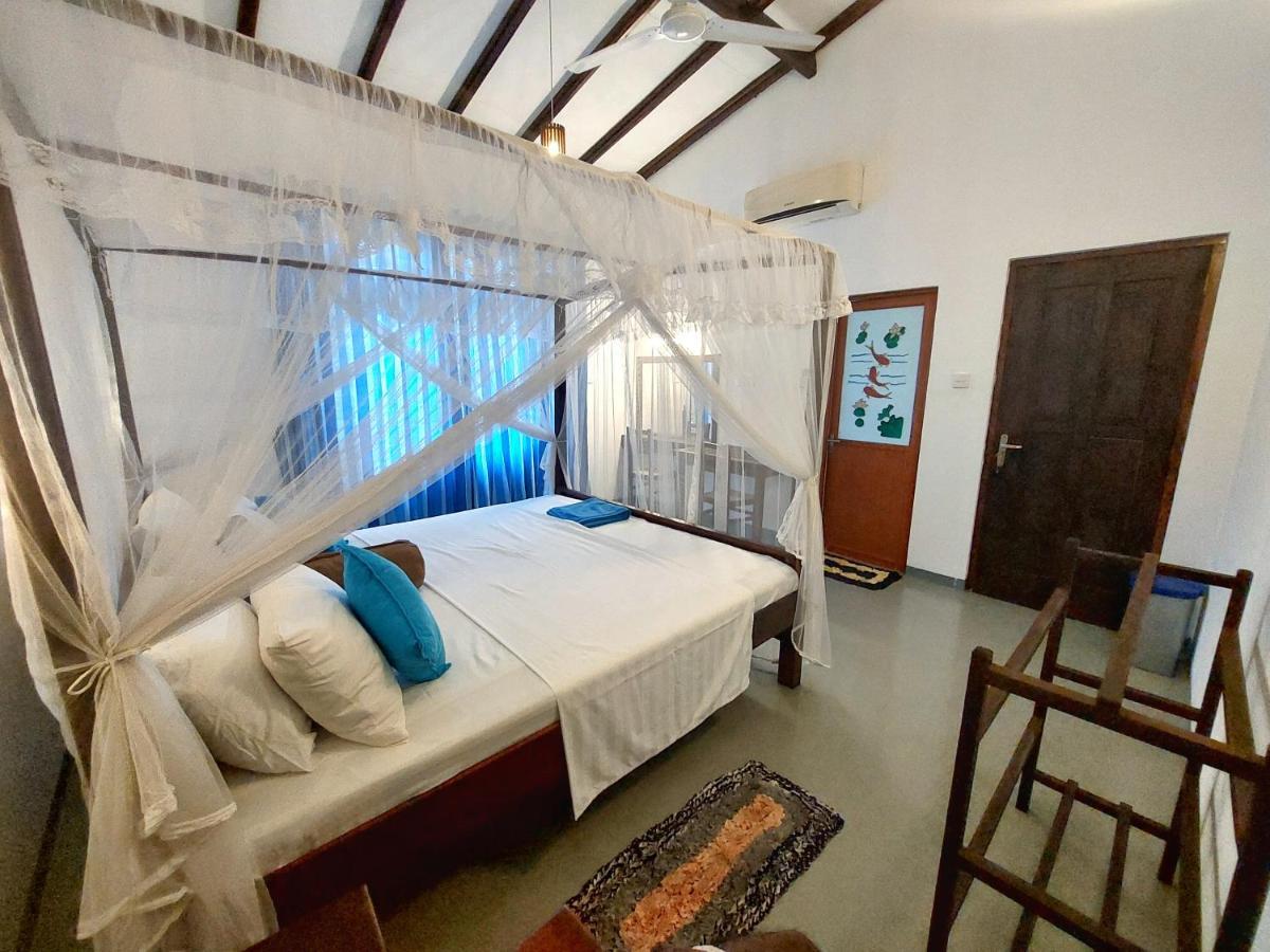 Sweden Inn Guesthouse Хиккадува Экстерьер фото