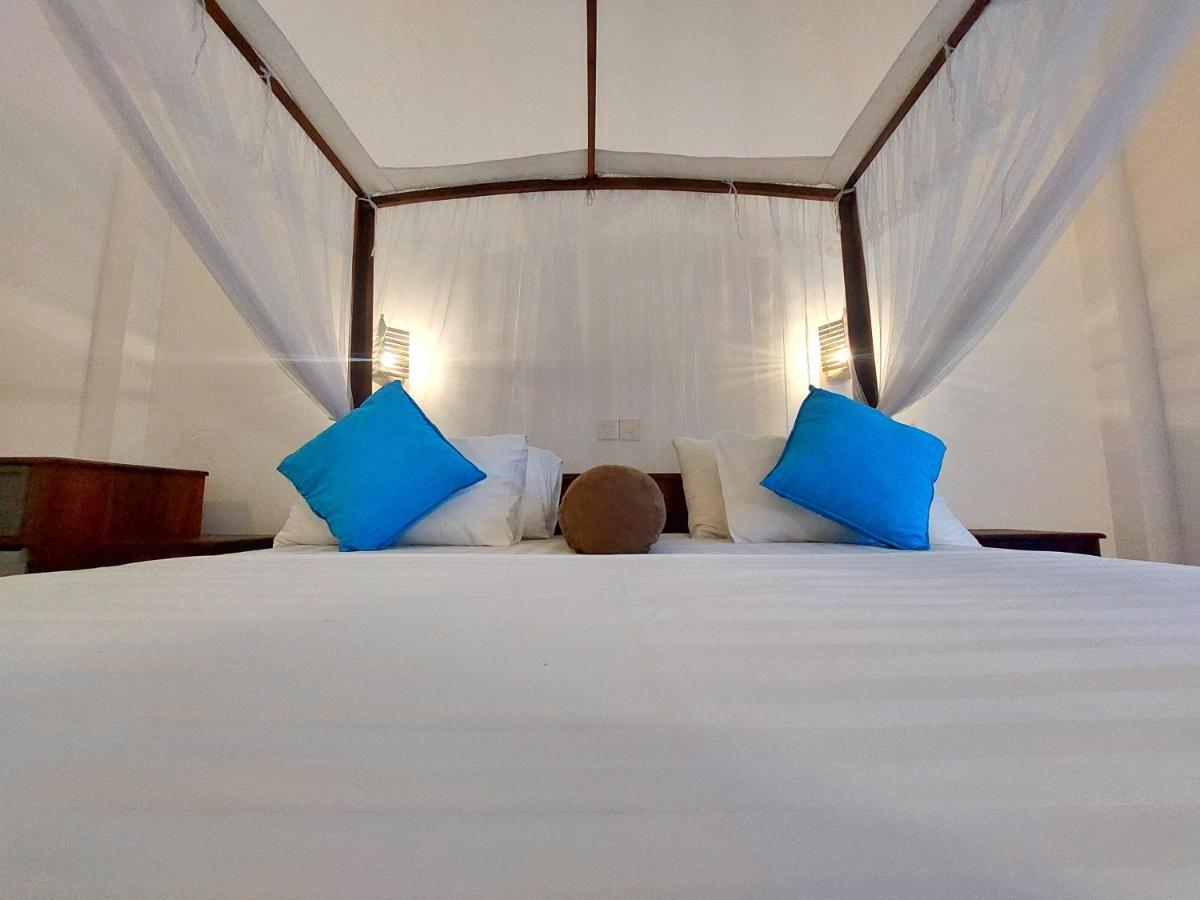 Sweden Inn Guesthouse Хиккадува Экстерьер фото