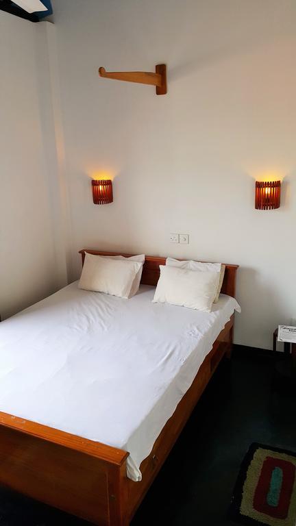 Sweden Inn Guesthouse Хиккадува Номер фото