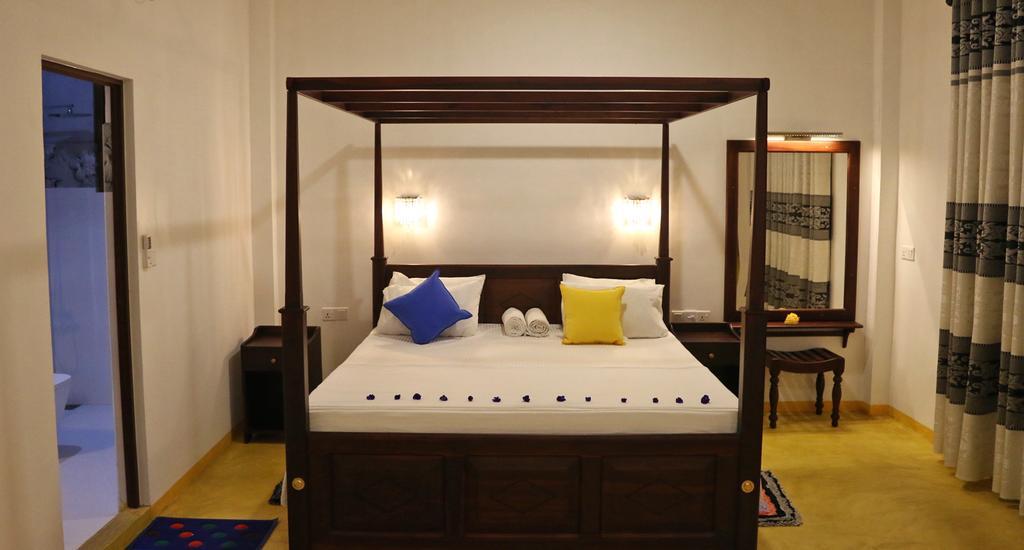 Sweden Inn Guesthouse Хиккадува Экстерьер фото